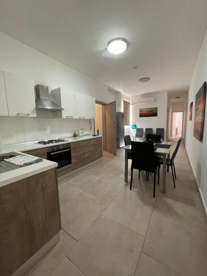 Gzira Central Modern Apartment מראה חיצוני תמונה